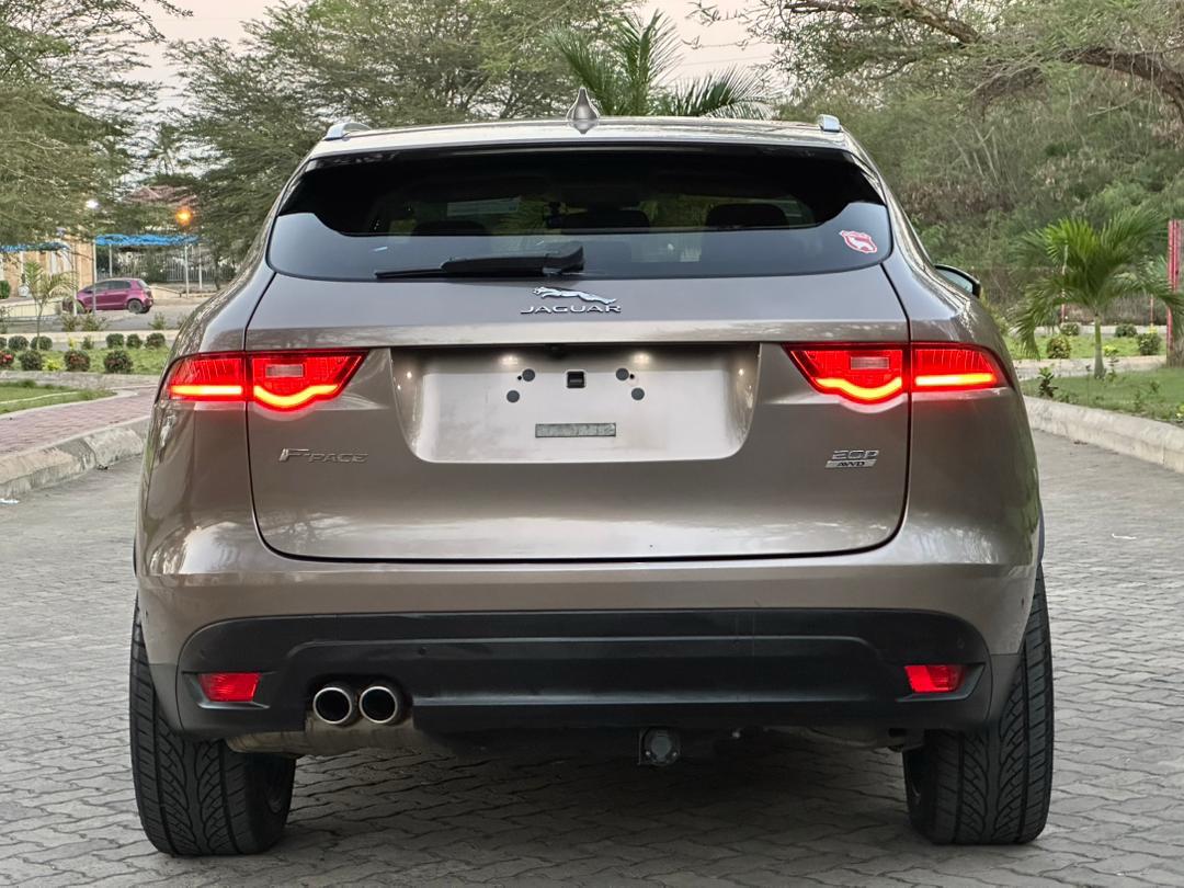 LAND ROVER JAGUAR F-PACE thumbnail 2